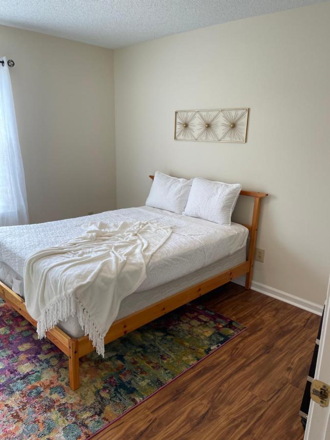 Pet- Friendly, & Close To Uptown Charlotte