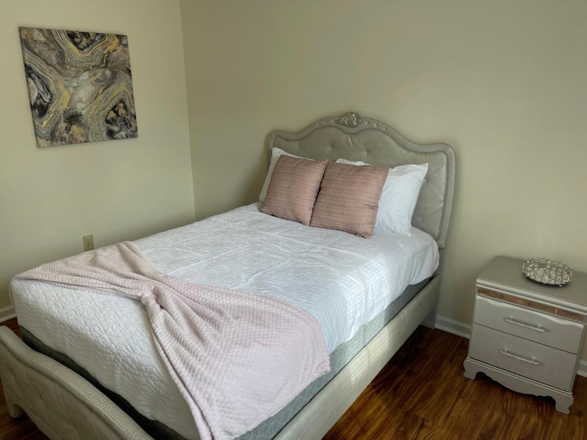 Pet- Friendly, & Close To Uptown Casa de férias Charlotte