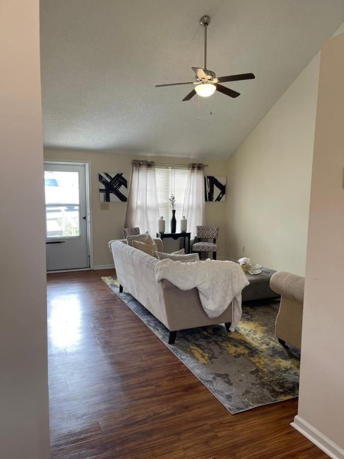 Pet- Friendly, & Close To Uptown Charlotte